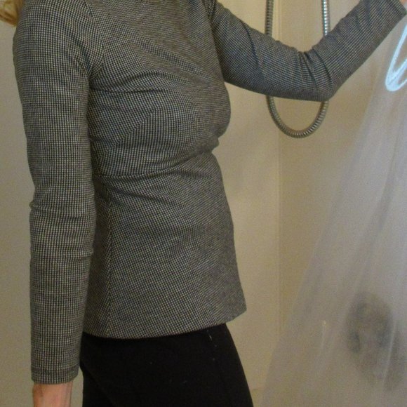 Ann Taylor Petites Grey n White Houndstooth Fleck Fitted Knit Top, size 4 - Picture 3 of 12